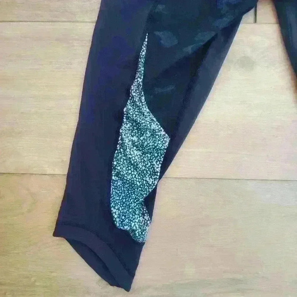 Lululemon cropped pant 8 camouflage dark blue mixed pattern - Picture 5 of 7